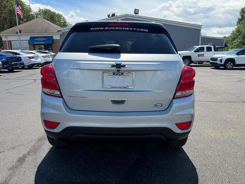 Silver Ice Metallic 2022 Chevrolet Trax LT