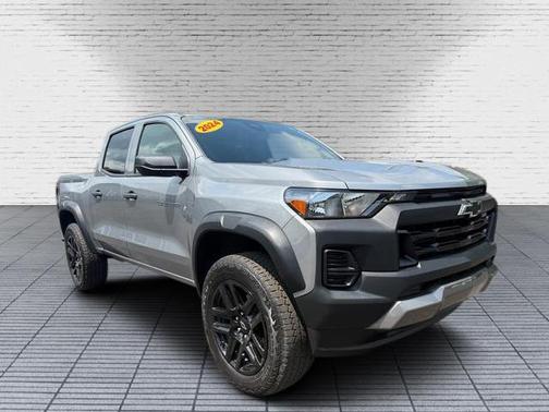 Sterling Gray Metallic 2024 Chevrolet Colorado Trail Boss