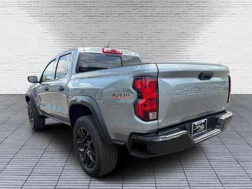 Sterling Gray Metallic 2024 Chevrolet Colorado Trail Boss