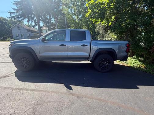 Sterling Gray Metallic 2024 Chevrolet Colorado Trail Boss