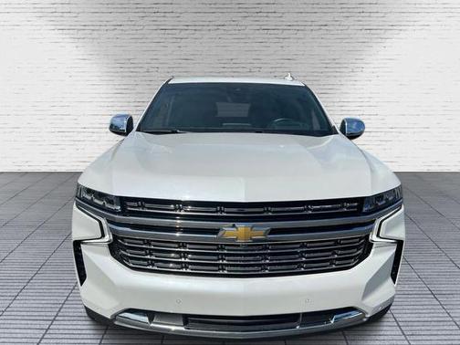 Iridescent Pearl Tricoat 2023 Chevrolet Suburban Premier
