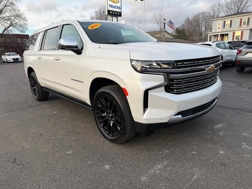 Iridescent Pearl Tricoat 2023 Chevrolet Suburban Premier