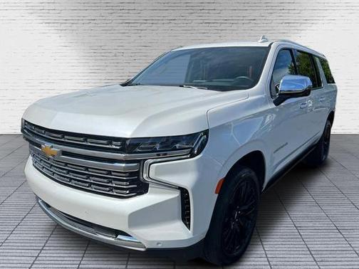 Iridescent Pearl Tricoat 2023 Chevrolet Suburban Premier