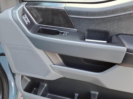 2023 Ford F-150 Lightning XLT