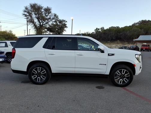 2024 GMC Yukon AT4