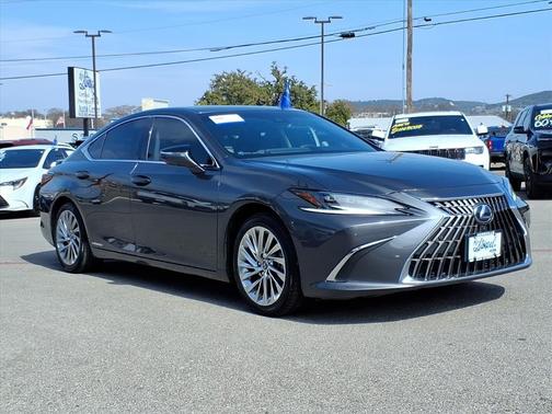 2022 Lexus ES 300h Ultra Luxury