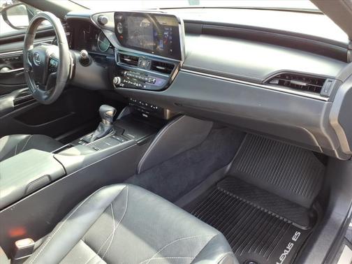 2022 Lexus ES 300h Ultra Luxury