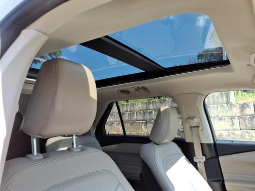 White Metallic 2020 Ford Explorer Limited