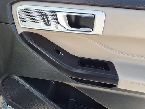 White Metallic 2020 Ford Explorer Limited