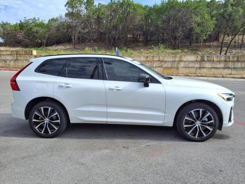 2024 Volvo XC60 B5 Plus Dark Theme