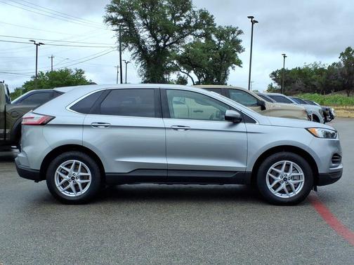 Silver Metallic 2023 Ford Edge SEL