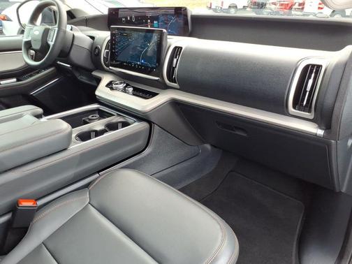 White Metallic 2025 Ford Expedition Active