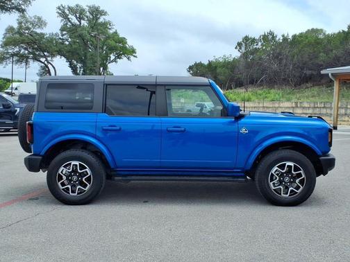 Blue Metallic 2024 Ford Bronco Outer Banks