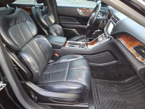 2017 Lincoln Continental Select