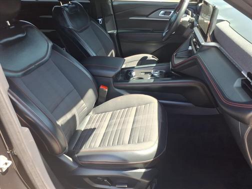 Black Metallic 2025 Ford Explorer ST-Line