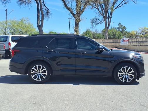 Black Metallic 2025 Ford Explorer ST-Line