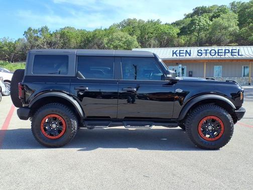 Shadow Black 2024 Ford Bronco Wildtrak
