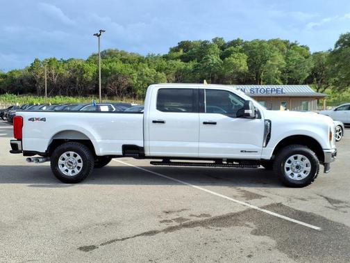 Oxford White 2024 Ford F-250 XLT