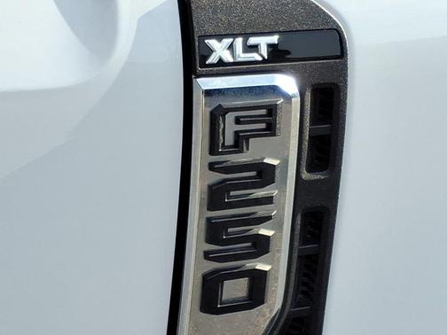 Oxford White 2024 Ford F-250 XLT