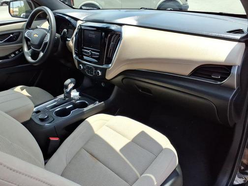 Mosaic Black Metallic 2023 Chevrolet Traverse LS