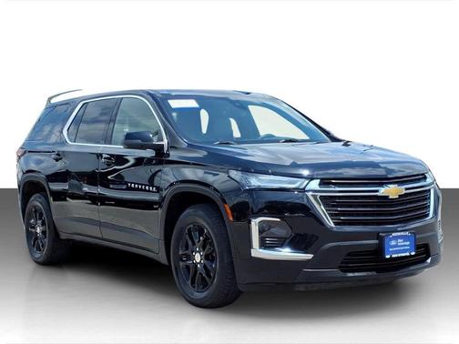 Mosaic Black Metallic 2023 Chevrolet Traverse LS