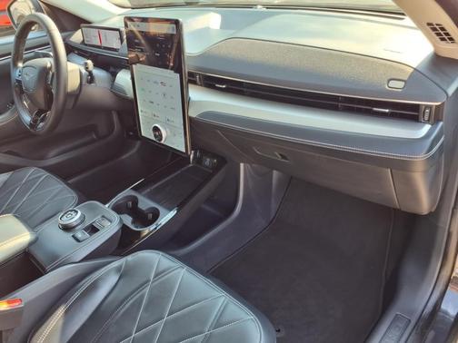 2022 Ford Mustang Mach-E Select
