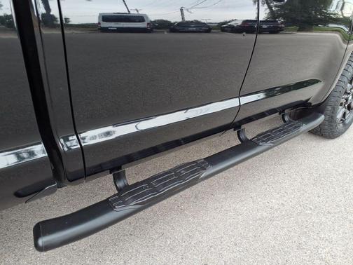 Midnight Black Metallic 2019 Toyota Tundra SR5