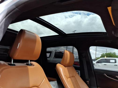 Radiance Metallic 2023 Lincoln Nautilus Black Label