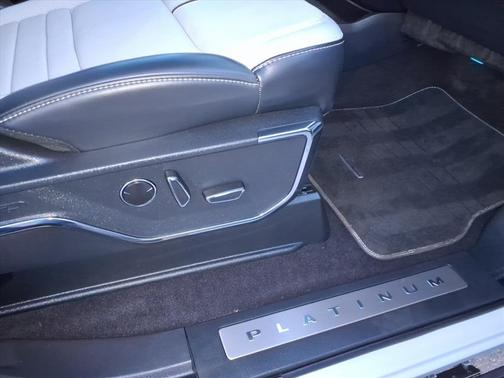 2023 Ford F-150 Lightning Platinum