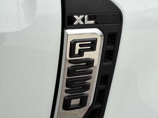 Oxford White 2025 Ford F-250 XL