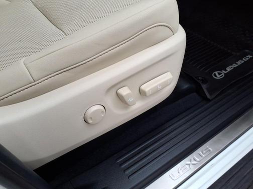 Starfire Pearl 2022 Lexus GX 460 Premium