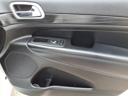 2022 Jeep Grand Cherokee Laredo