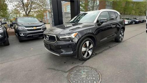 2019 Volvo XC40 T5 Momentum