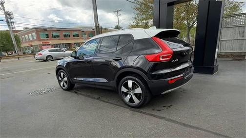 2019 Volvo XC40 T5 Momentum