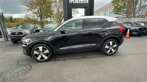 2019 Volvo XC40 T5 Momentum