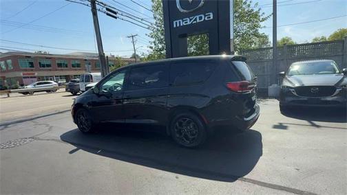 2022 Chrysler Pacifica Hybrid Limited
