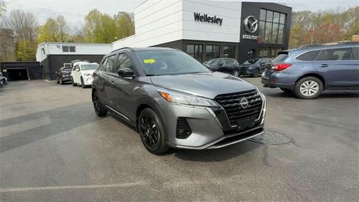 2023 Nissan Kicks SR