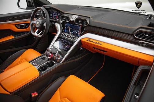 2020 Lamborghini Urus Base