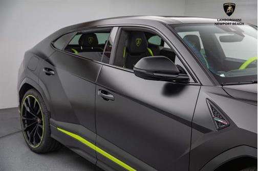 2022 Lamborghini Urus Graphite Capsule