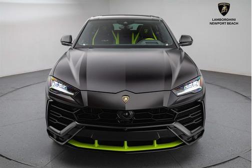 2022 Lamborghini Urus Graphite Capsule