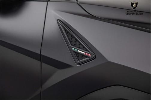 2022 Lamborghini Urus Graphite Capsule