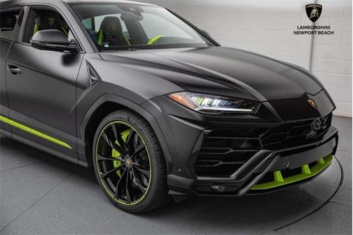2022 Lamborghini Urus Graphite Capsule