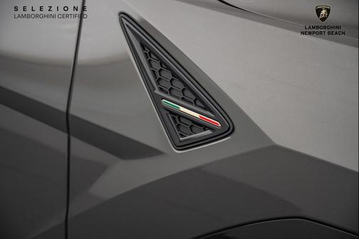 2025 Lamborghini Urus SE