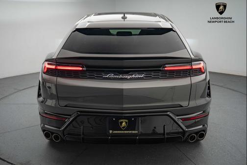 2025 Lamborghini Urus SE
