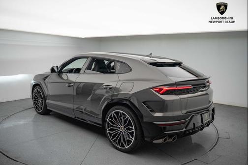 2025 Lamborghini Urus SE