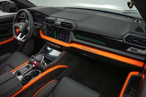 2025 Lamborghini Urus SE