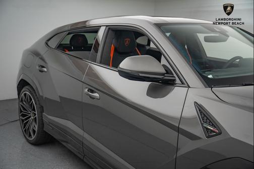 2025 Lamborghini Urus SE