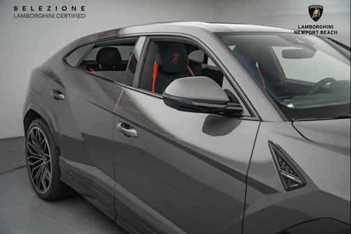 2025 Lamborghini Urus SE