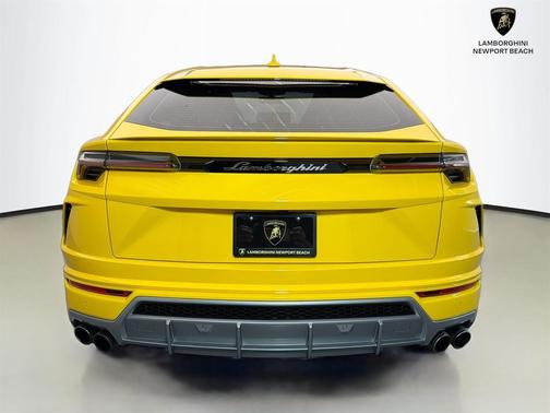 Giallo Auge 2022 Lamborghini Urus Base