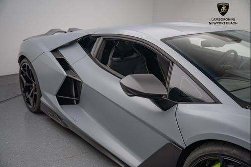 2024 Lamborghini Revuelto Base